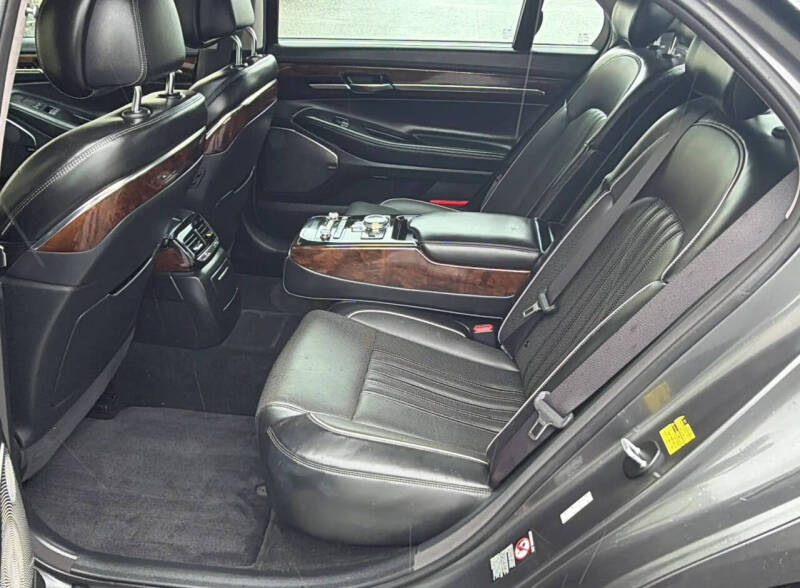 2017 Genesis G90