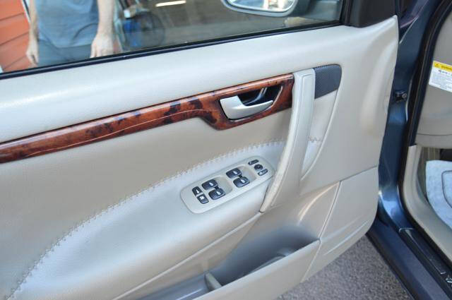 2005 Volvo XC70