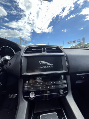 2019 Jaguar F-PACE 25t Premium