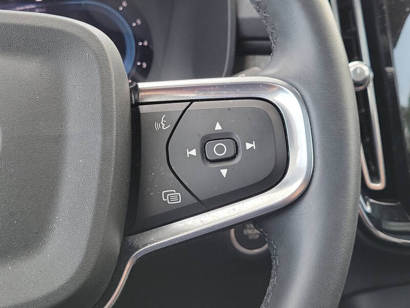 2024 Volvo XC40 B5 Plus Bright Theme