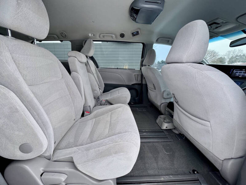 2015 Toyota Sienna LE 8-Passenger