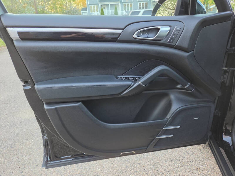 2014 Porsche Cayenne Platinum
