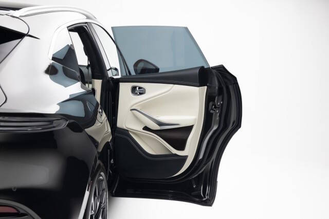 2021 Aston Martin DBX