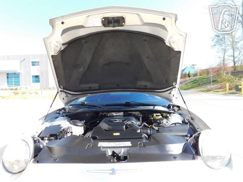 2004 Ford Thunderbird Deluxe