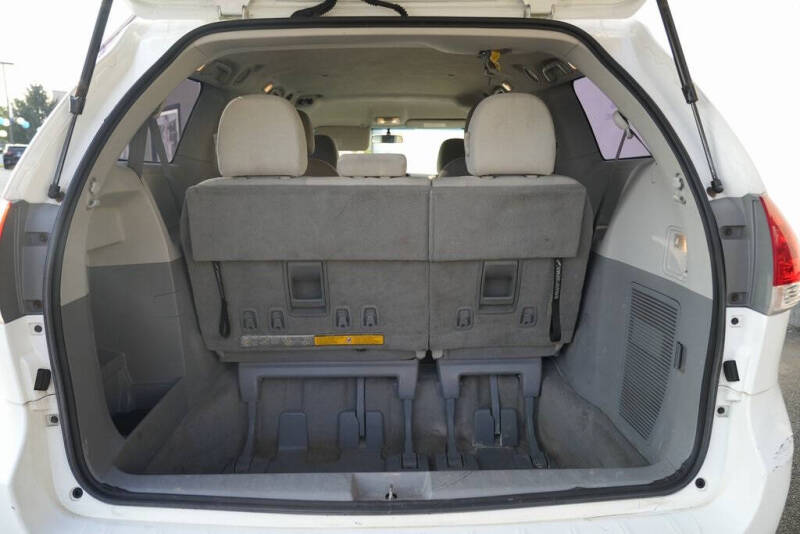 2011 Toyota Sienna Base 7-Passenger