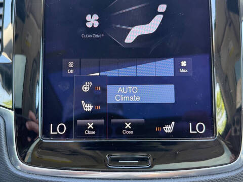 2017 Volvo XC90 T6 Momentum