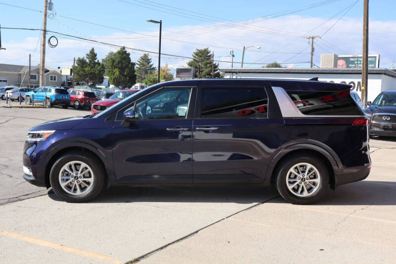 2024 Kia Carnival LX