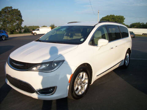 2017 Chrysler Pacifica Touring-L