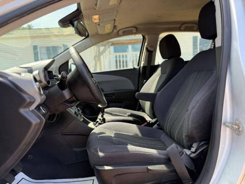 2013 Chevrolet Sonic LT Manual