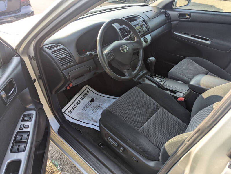 2005 Toyota Camry SE photo 8