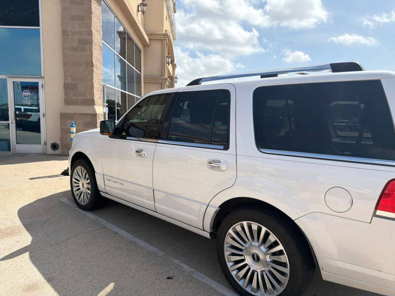 2017 Lincoln Navigator Select