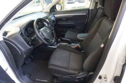 2017 Mitsubishi Outlander ES