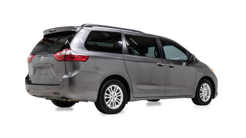 2017 Toyota Sienna XLE Premium 8-Passenger