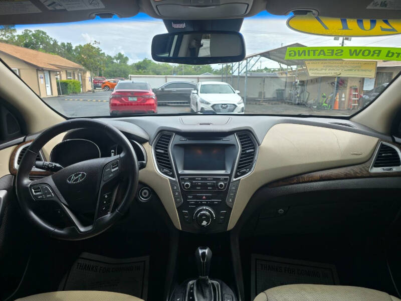 2017 Hyundai Santa Fe SE - Photo 9