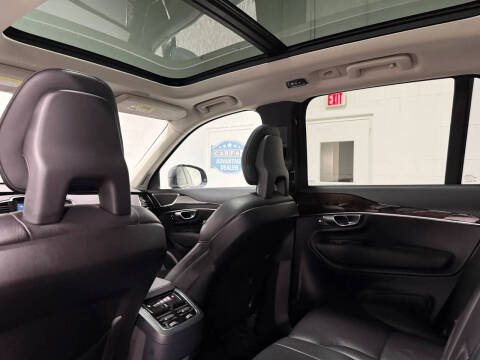 2017 Volvo XC90 T6 Momentum