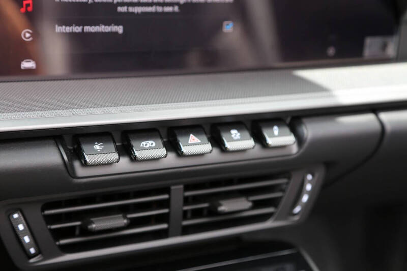 2025 Porsche 911 Carrera