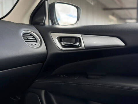 2019 Nissan Pathfinder SL