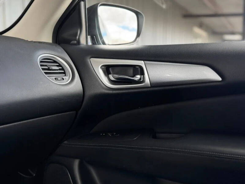 2019 Nissan Pathfinder SL