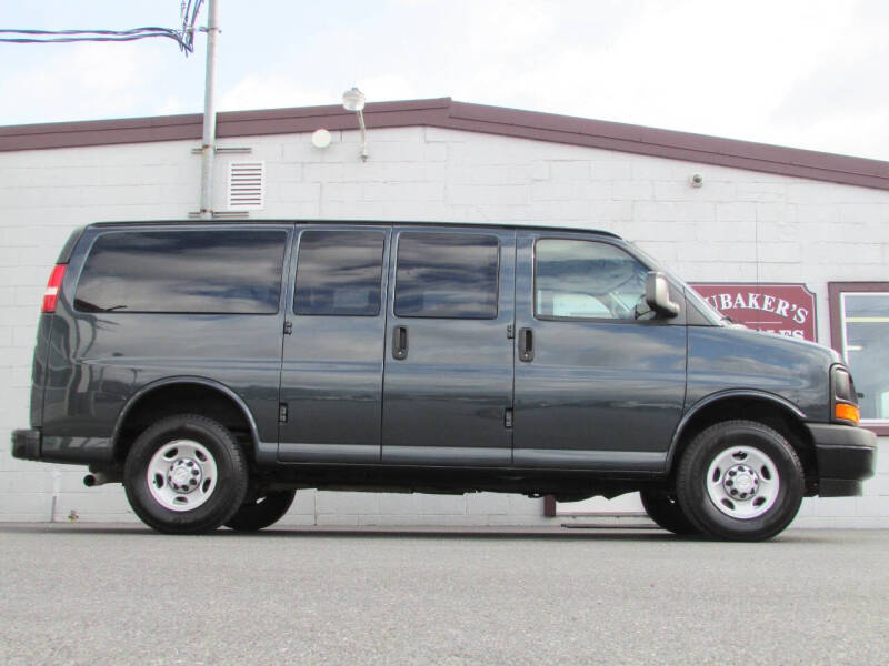 2017 Chevrolet Express Passenger LS's photo
