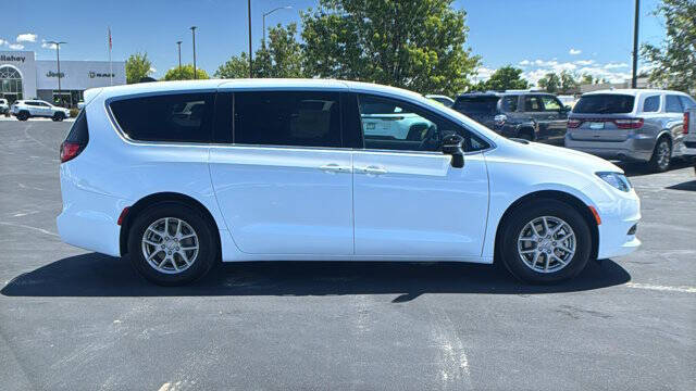 2026 Chrysler Voyager LX
