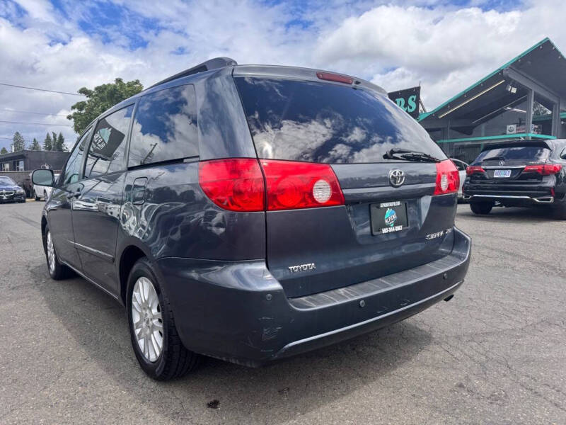 2008 Toyota Sienna XLE