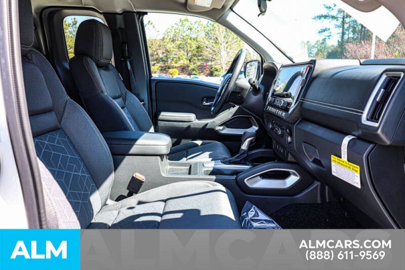 2025 Nissan Frontier SV