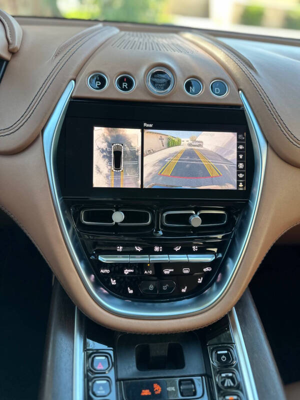 2021 Aston Martin DBX