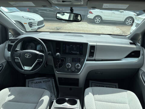 2015 Toyota Sienna LE 7-Passenger Auto Access Seat