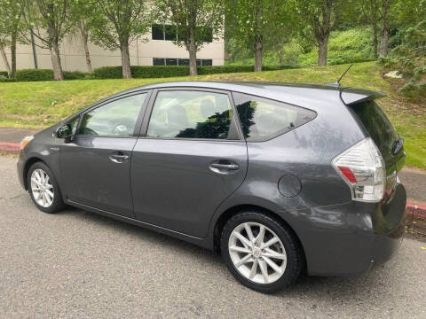 2012 Toyota Prius v Five