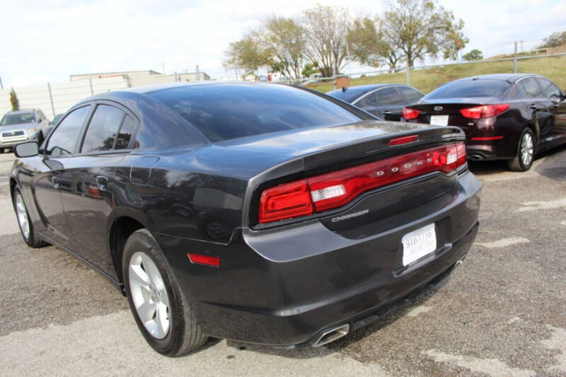 2013 Dodge Charger SE photo 14