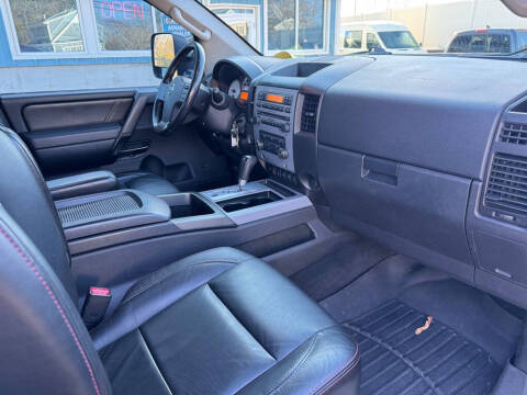 2012 Nissan Titan SV