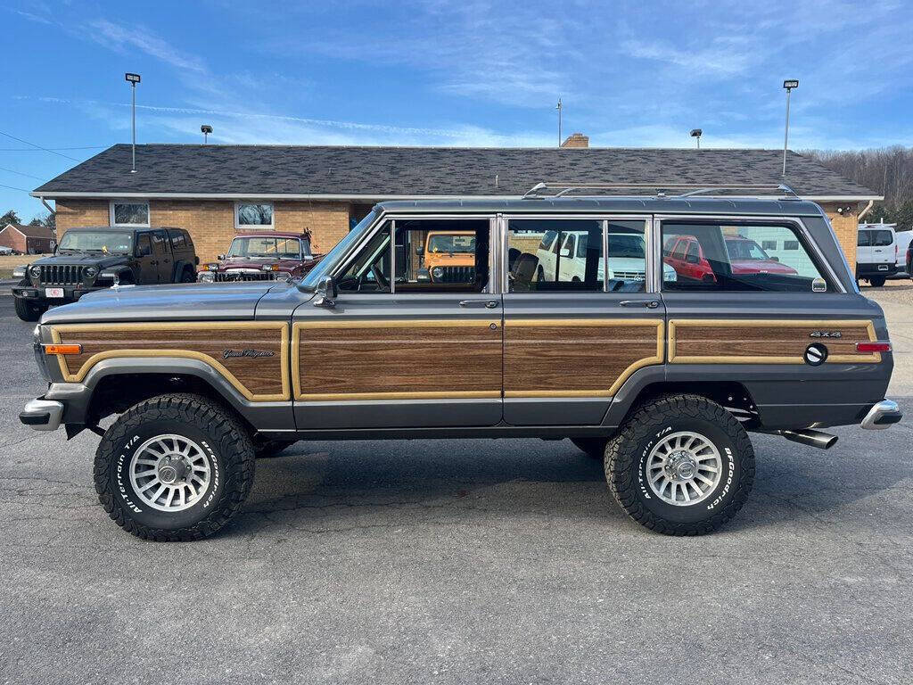 1989 Jeep Grand Wagoneer 8