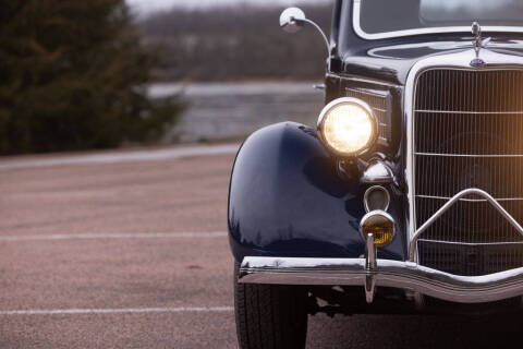 1935 Ford Deluxe