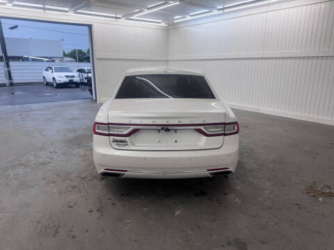 2017 Lincoln Continental Premiere