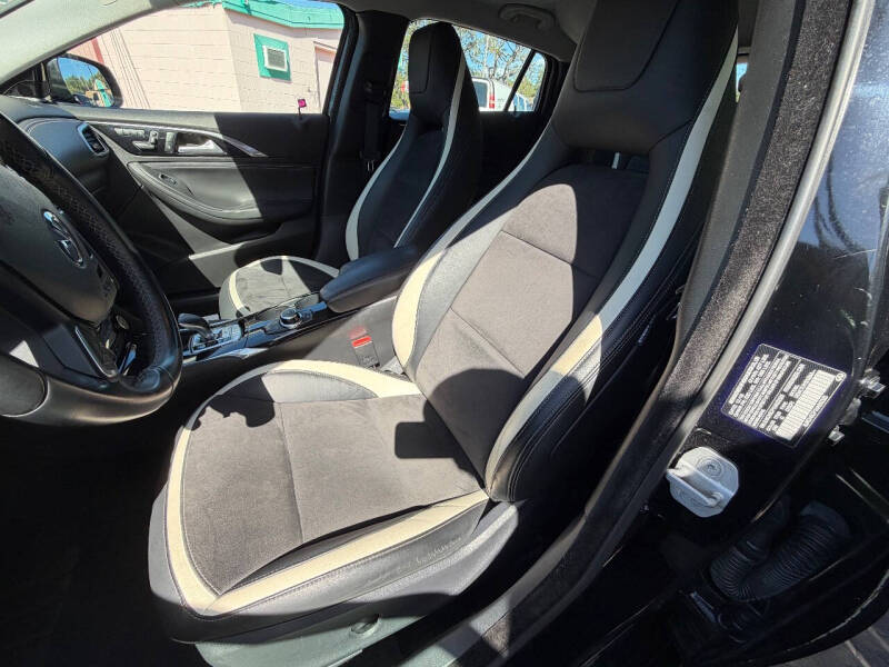 2017 Infiniti QX30 Sport