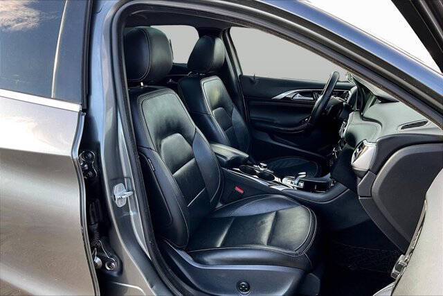 2017 Infiniti QX30 Premium