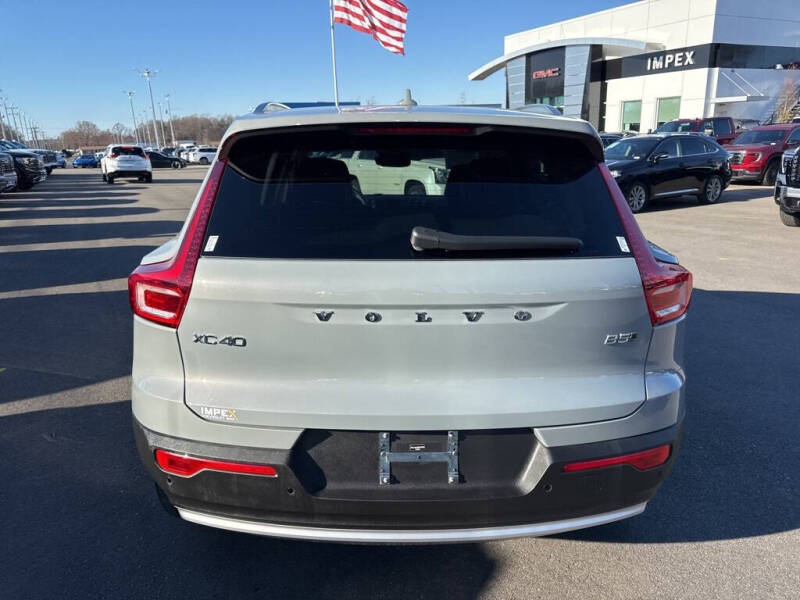 2025 Volvo XC40 B5 Core Bright Theme