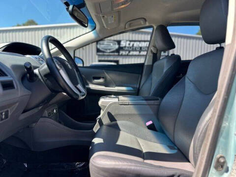 2014 Toyota Prius v Five