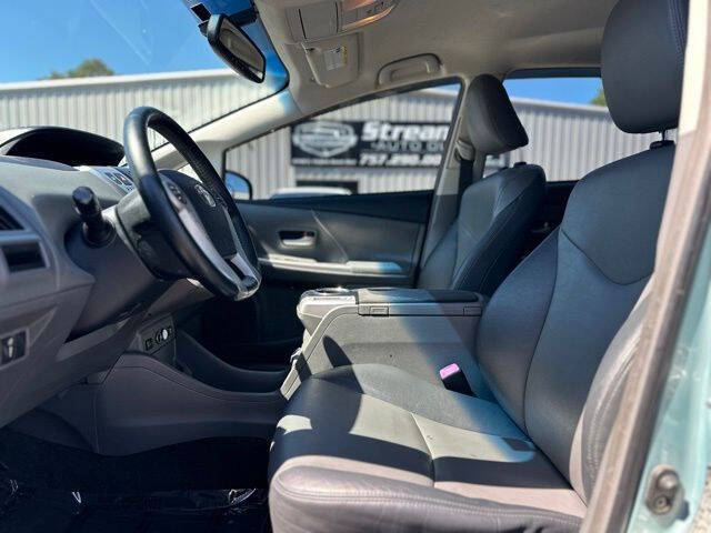 2014 Toyota Prius v Five