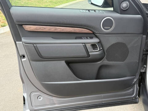 2025 Land Rover Discovery P300 Dynamic SE