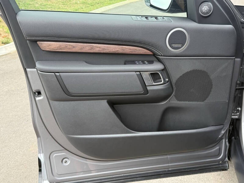 2025 Land Rover Discovery P300 Dynamic SE