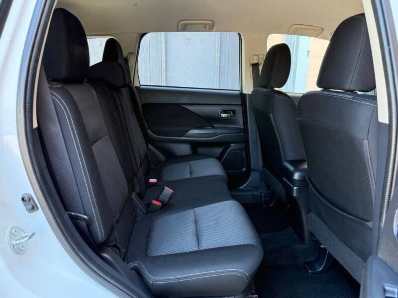 2017 Mitsubishi Outlander ES
