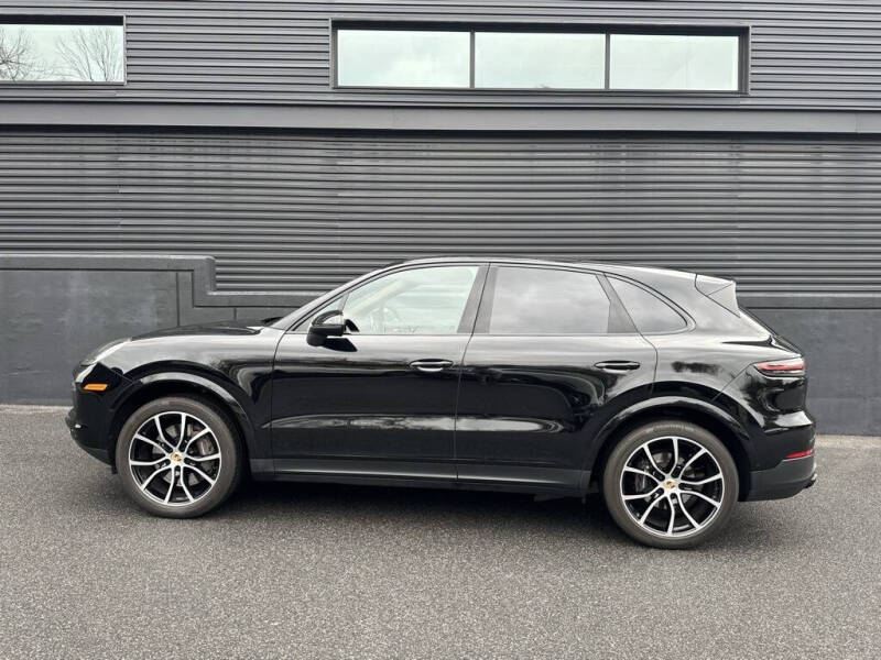 2023 Porsche Cayenne Platinum Edition