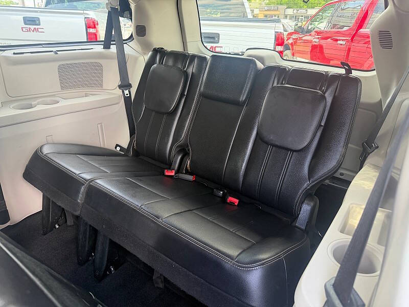 2011 Chrysler Town and Country Touring-L