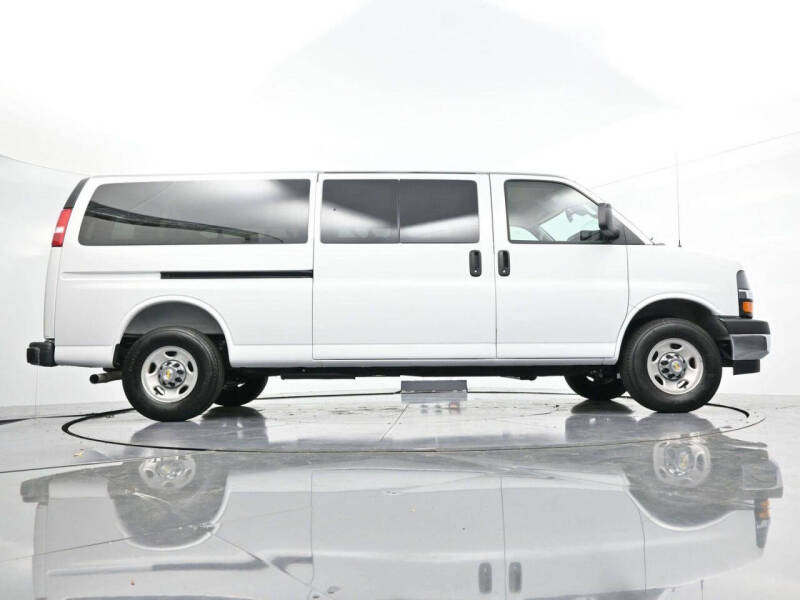 2025 Chevrolet Express LT 3500