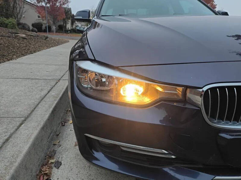 2012 BMW 3 Series 328i