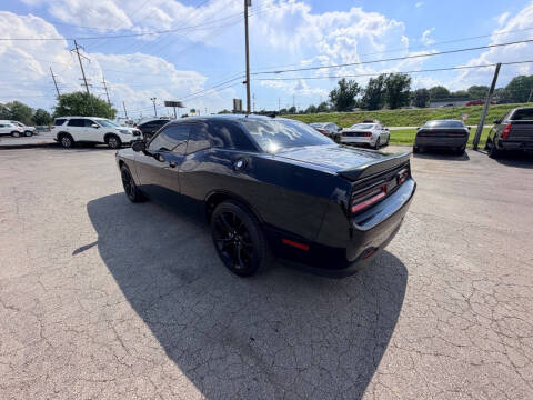 2017 Dodge Challenger SXT Plus