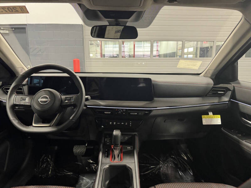 2025 Nissan Kicks SR