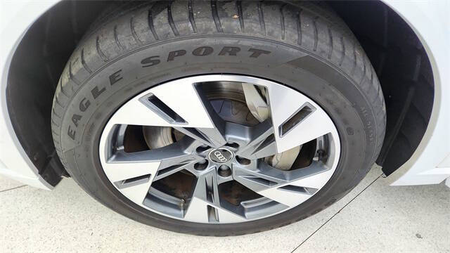 2022 Audi e-tron quattro Premium