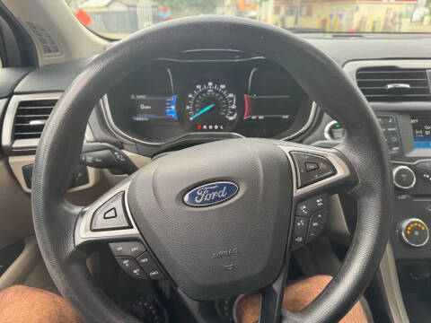 2017 Ford Fusion SE